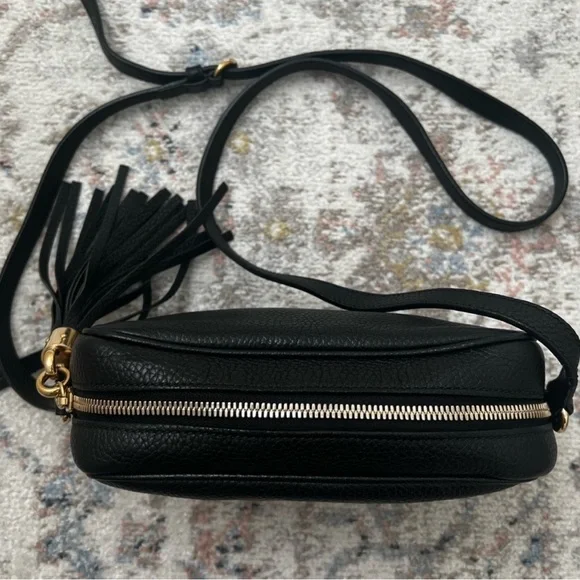 Gucci Black Crossbody Bag with Iconic GG Logo - Picture 3 of 10